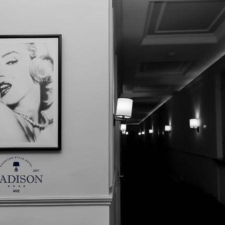 Madison Ave Hotel ビシュケク エクステリア 写真