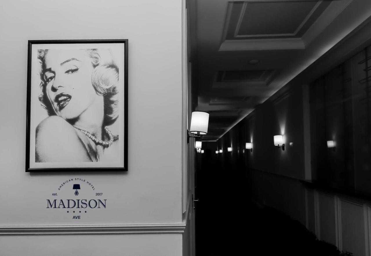 Madison Ave Hotel ビシュケク エクステリア 写真